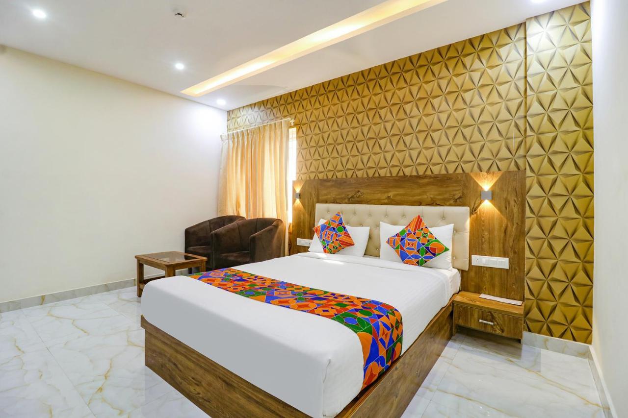 Yelahanka Fabhotel Sa-Vista Inn מראה חיצוני תמונה